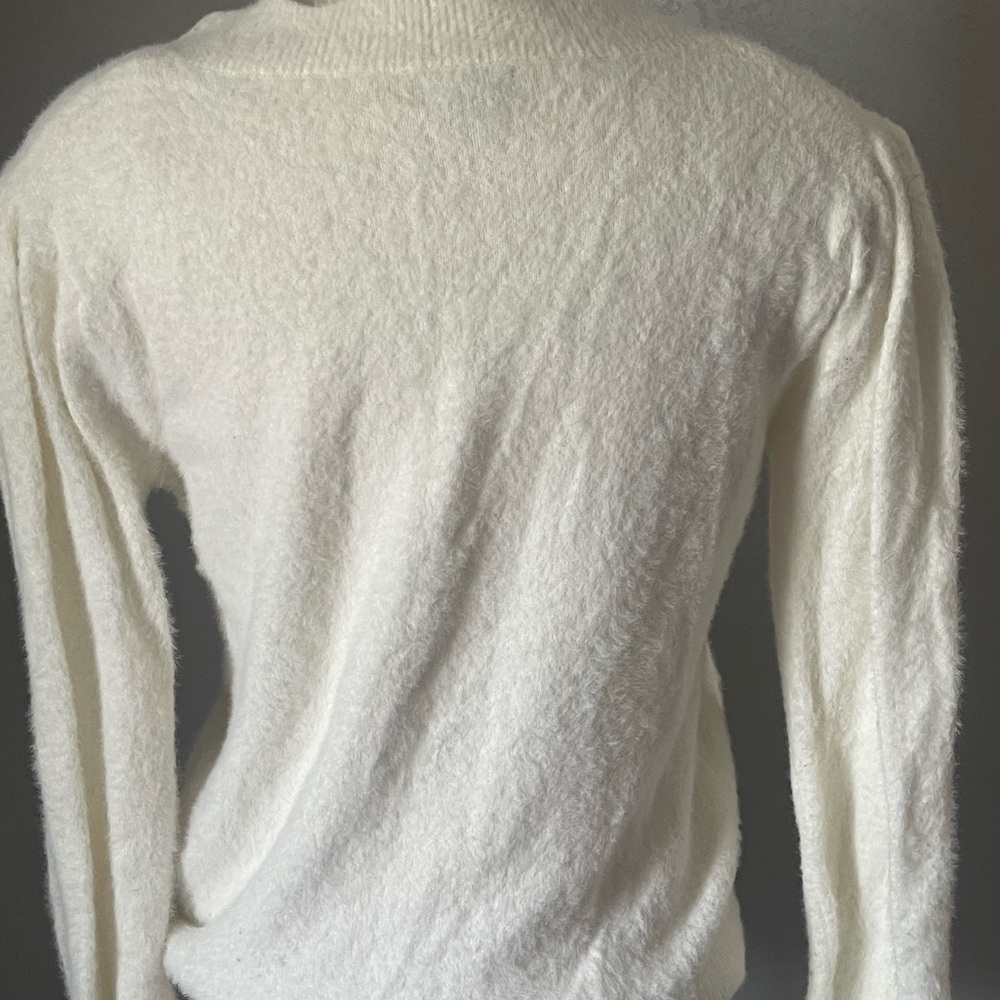Scalloped V-Neck Lightweight White Sweater - Picture 3 of 5